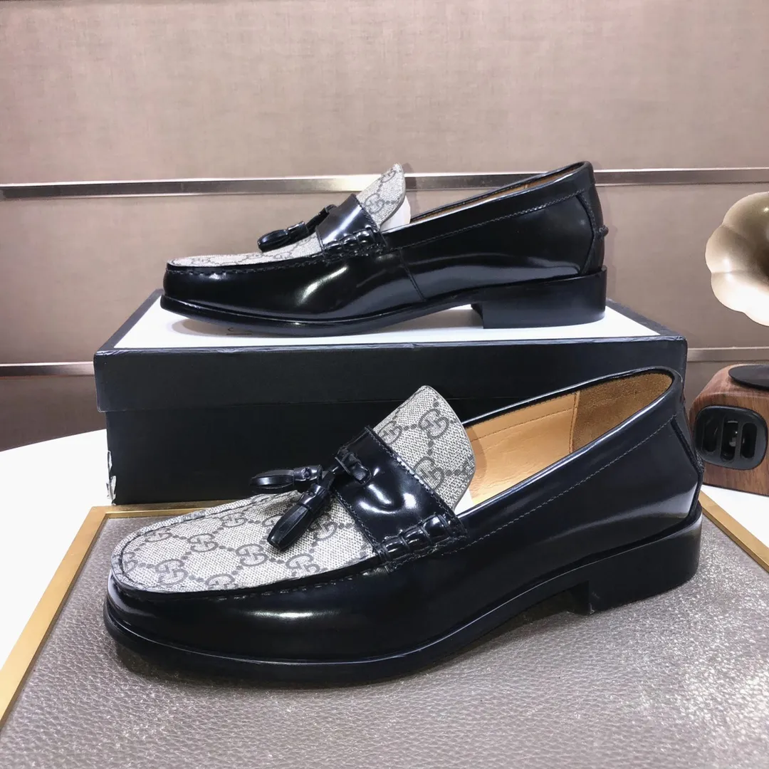 Factory batch 580💰Italy’s top luxury men’s shoe giant (GUCCI) (Gucci) (full cowhide lining) new arrival🍃Original European style🔰 Pleasant to the eye😍In order to make the shoes more durable and non-deformable🌀The production continues to follow traditional methods but there is still no lack of innovation💪Select original cowhide for the leather♻️Smooth, natural and extra bright⭐Made of imported cowhide The rich man’s first choice 38-45 (45 customized)
